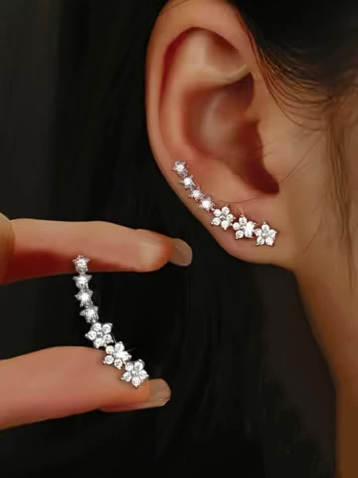 Freja – Classic Floral Earrings
