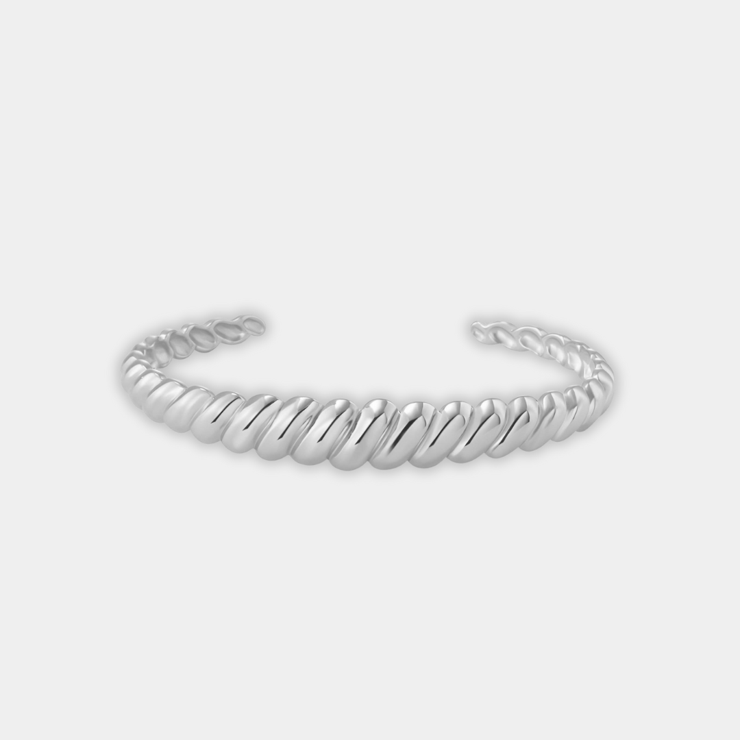 Julina – Serenity in Clarity and Wholeness