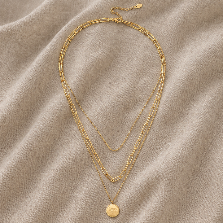 Gry Pendant Necklace