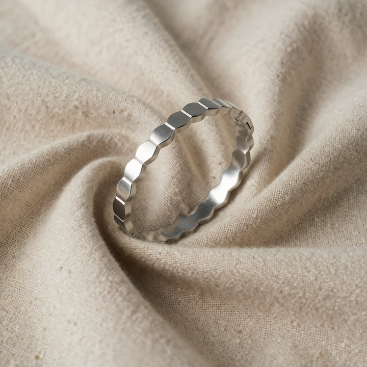 Heliana – A Harmonious Visual Serenity