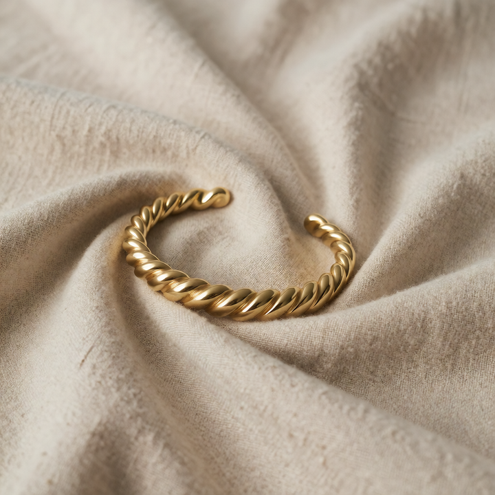 Julina – Serenity in Clarity and Wholeness