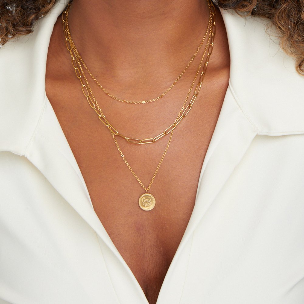 Gry Pendant Necklace