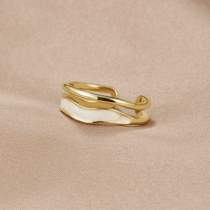 Beatrix – Elegant Gold Ring with Minimalist Design